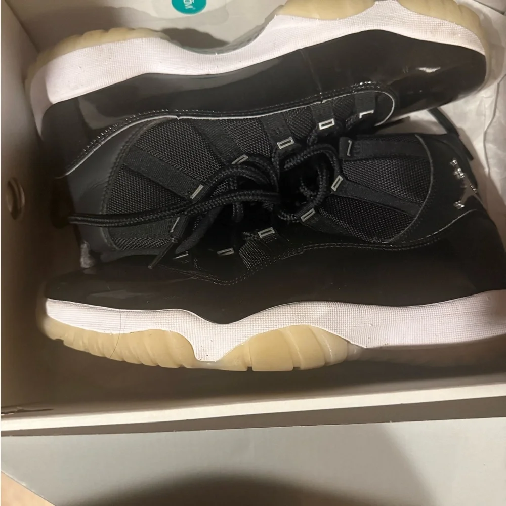 men 10.5 jordan 11